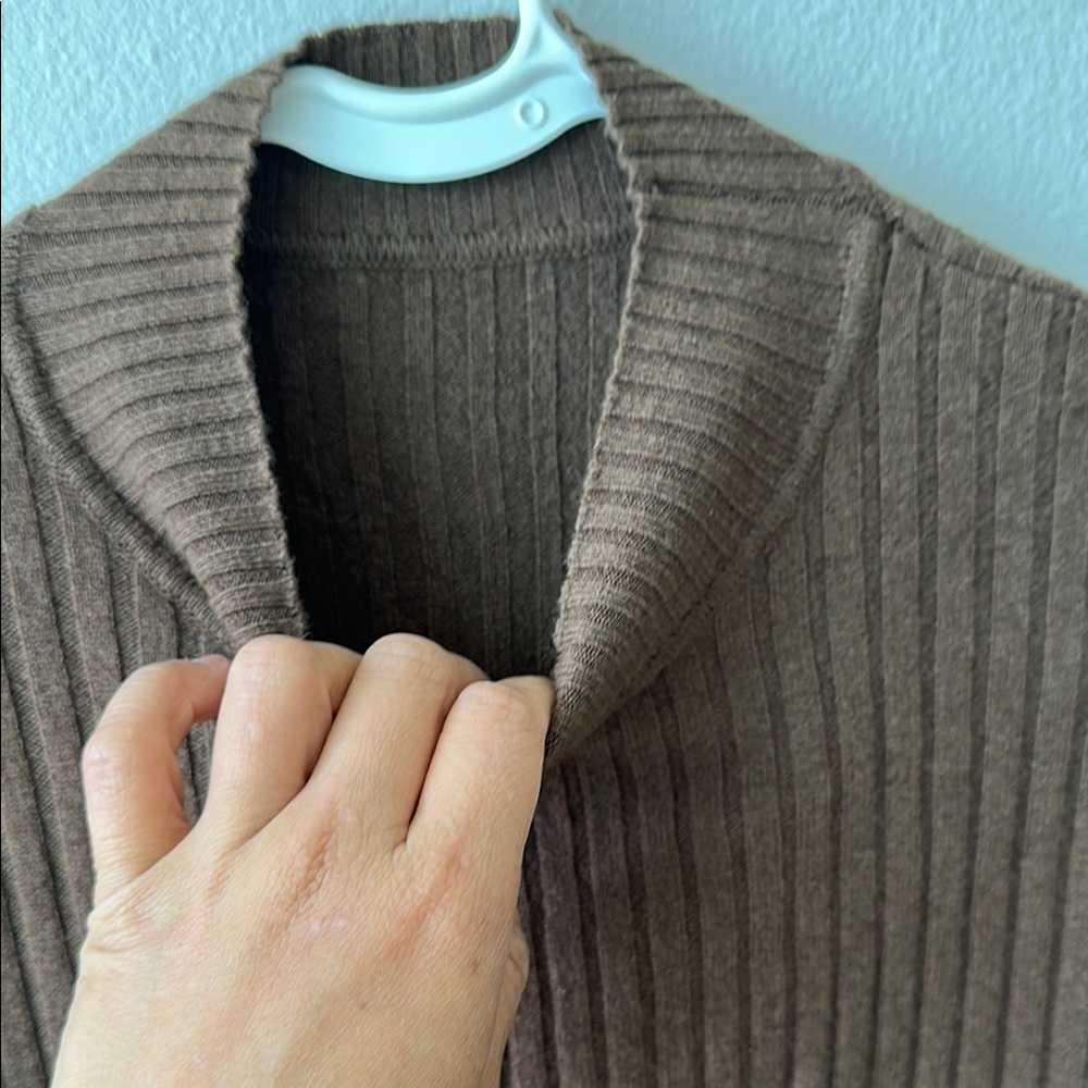 Elegant Brown Ribbed wool Dress - Picture 3 of 4